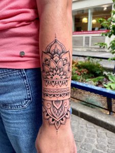 Kalie Art tattoo: Tatouage Paris